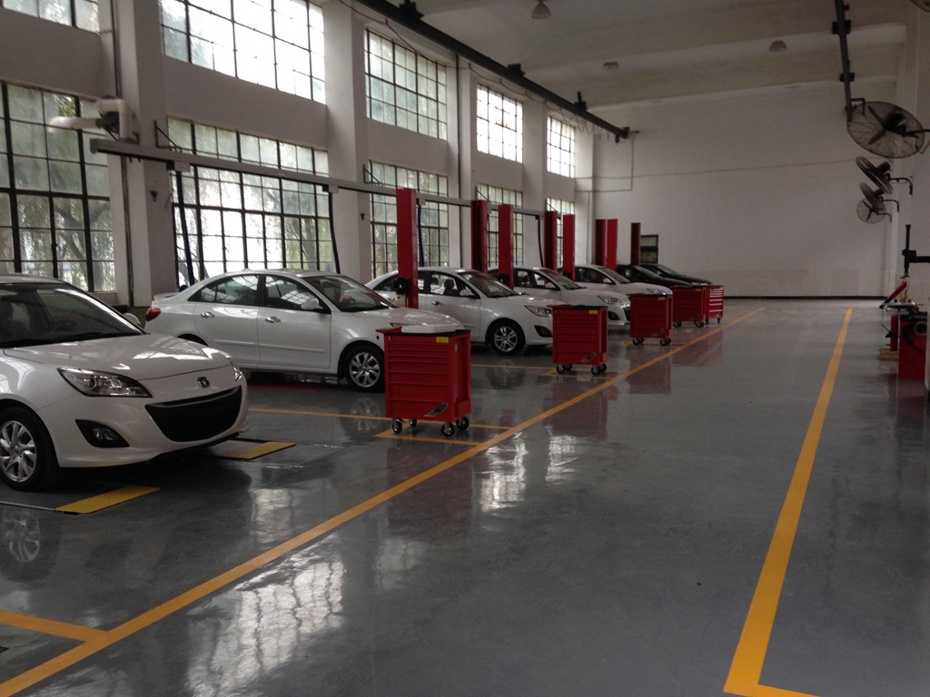 汽車(chē)維護保養工作站